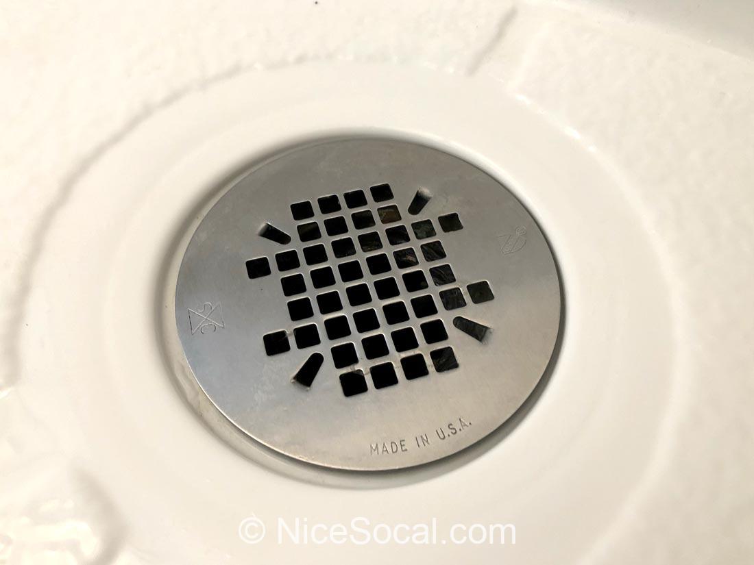 生活情報 意外と簡単 シャワーの排水口の詰まり解消法 対策 In アメリカ Nicesocal